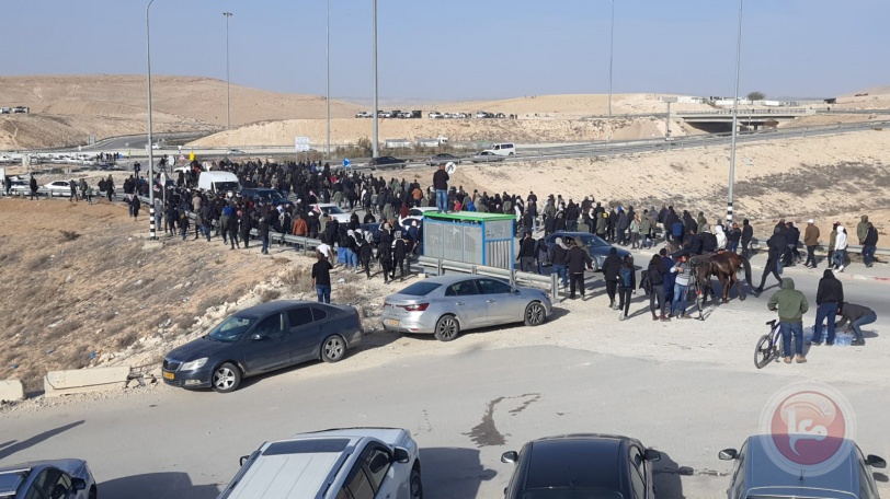 عشرات الإصابات... الاحتلال يفرق مسيرة في النقب بالقوة (فيديو)