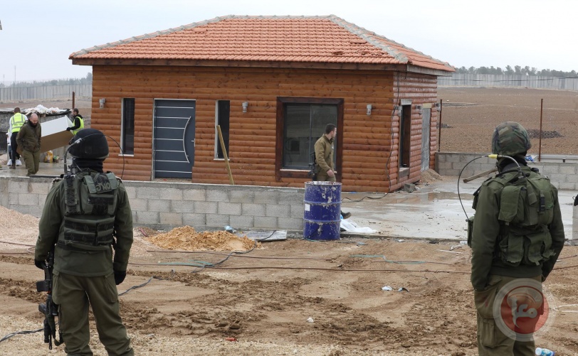 صور- الاحتلال يُشرد عائلة بعد هدم منزلها في بلدة الرماضين جنوب الخليل