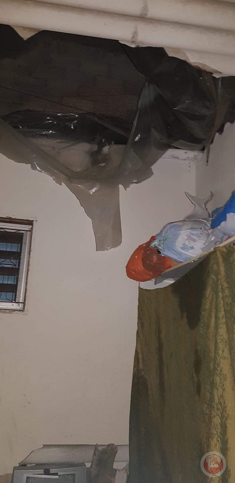 غزة: نجاة عائلة بعد سقوط سقف منزلها بفعل ثأتير المنخفض