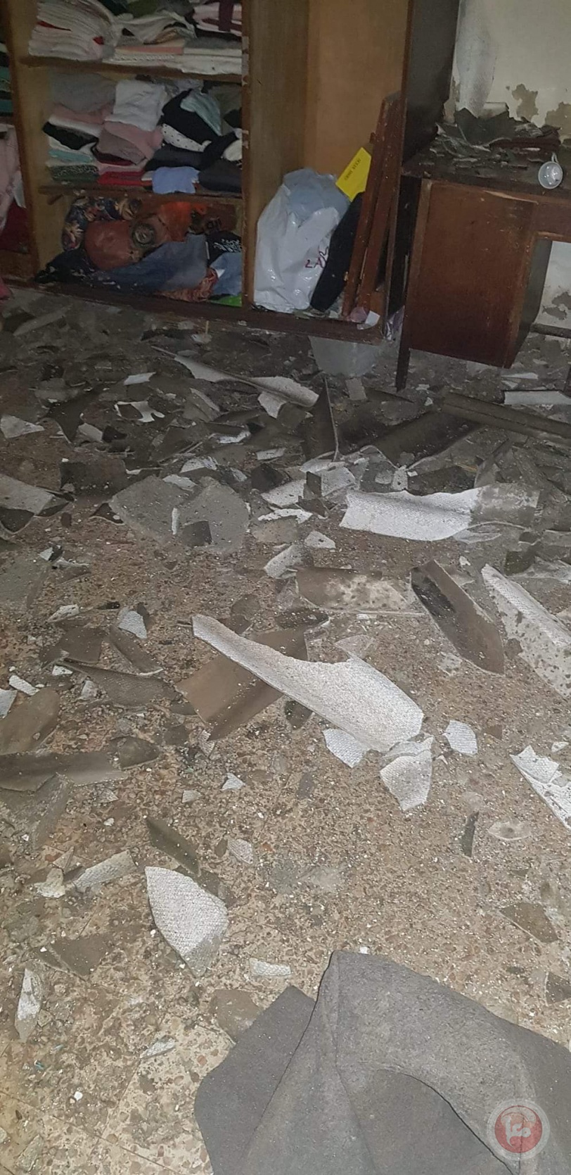 غزة: نجاة عائلة بعد سقوط سقف منزلها بفعل ثأتير المنخفض