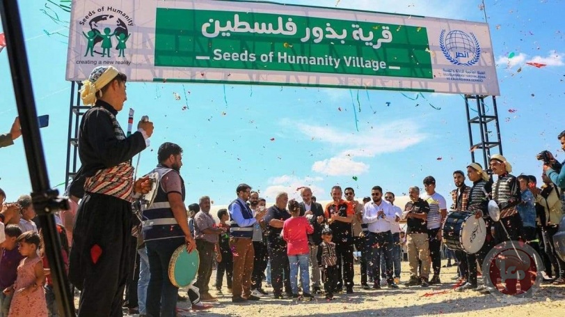 بدلا من الخيام-  الفلسطينيون ينجحون ببناء الاف الوحدات السكنية للاجئين السوريين (فيديو)