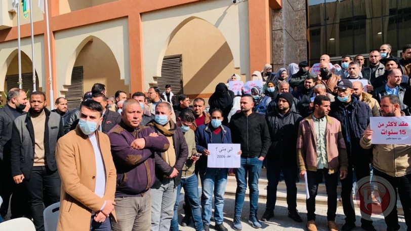 تمهيدا لإضراب مفتوح.. موظفو العقود بجامعة الأقصى يضربون عن العمل 