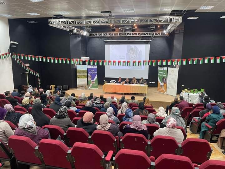 لجنة الحماية النسوية في مسافر بني نعيم تطلق النادي النسوي البيئي