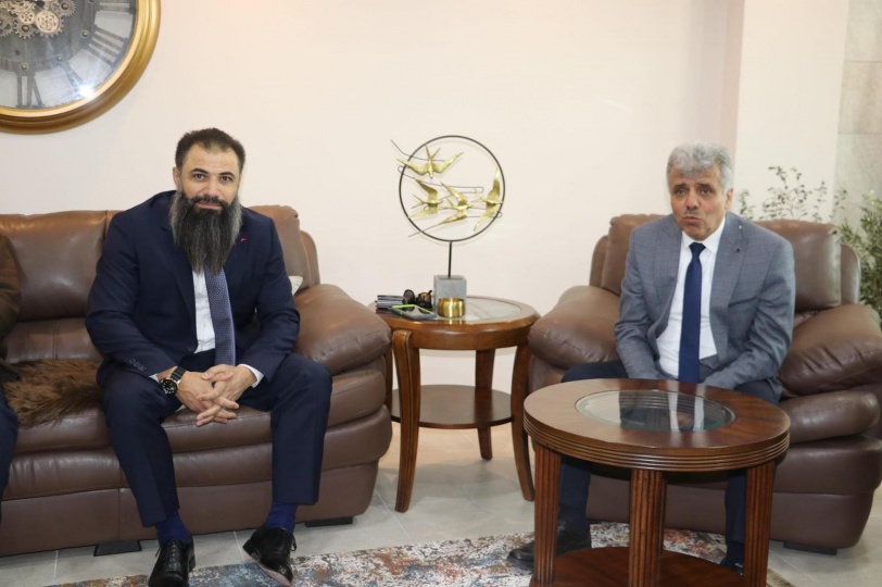 البوليتكنك والخبير الدولي ابو شرخ يختتمان لقاء حول زراعة الاسنان