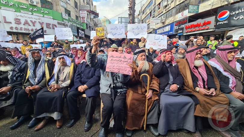 سابقة.. مئات النساء يشاركن حزب التحرير في اعتصام بالخليل