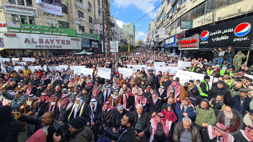 سابقة.. مئات النساء يشاركن حزب التحرير في اعتصام بالخليل