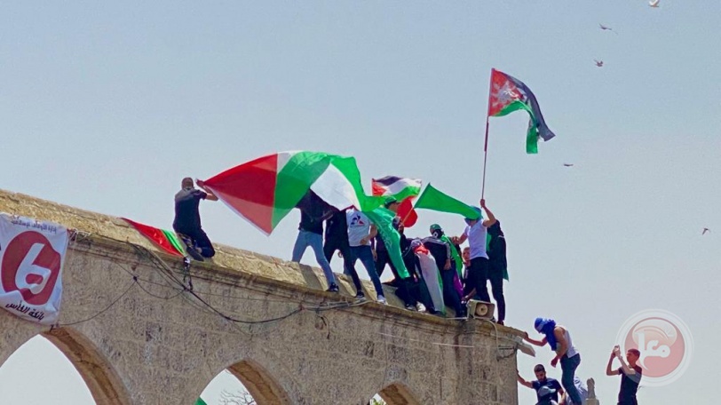ضرورة شد الرحال الى الأقصى- مصلون من الضفة يرون فرحتهم بالصلاة في الأقصى