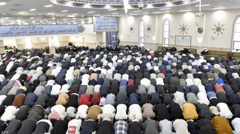 صور.. المسلمون يؤدون صلاة عيد الفطر في عدة دول