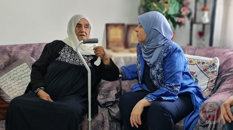 صور.. محافظ رام والبيرة تعايد عوائل الشهداء والجرحى والأسرى