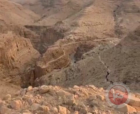 بالصور..وفاة اب وابنه إثر غرقهما في بركة ماء بواد عميق جنوب يطا