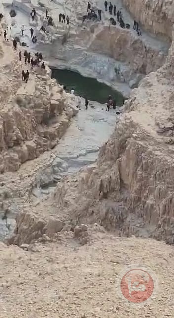 بالصور..وفاة اب وابنه إثر غرقهما في بركة ماء بواد عميق جنوب يطا