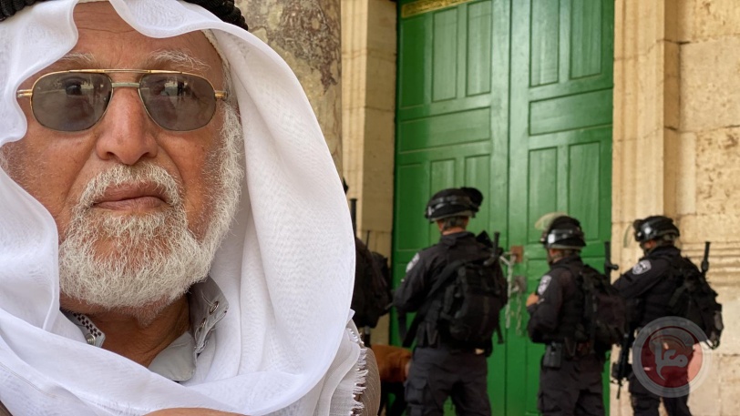 (بالصور) الاحتلال يواصل انتهاكاته بالاقصى.. عشرات الاعتقالات  وصلاة الظهر على الأبواب