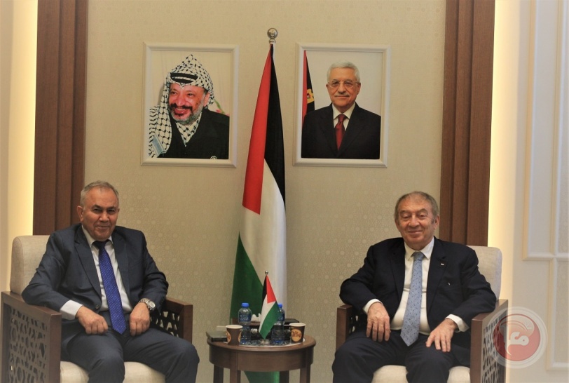 بحث توريد القمح الصربي إلى فلسطين