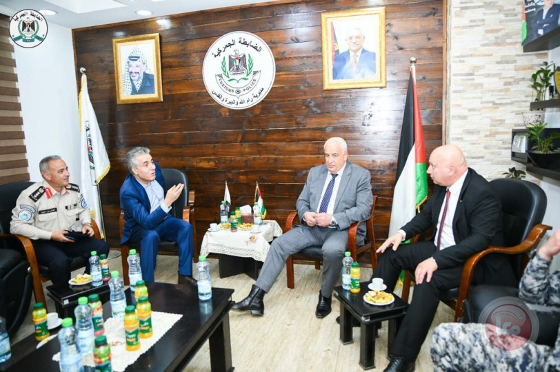 وزير الداخلية  يتفقد مقر الضابطة الجمركية في محافظة رام الله والبيرة وضواحي القدس 