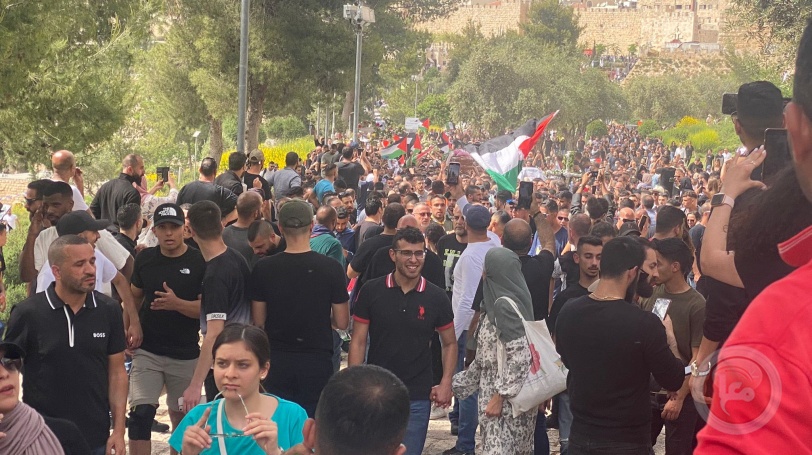 الالاف يشيعون جثمان الشهيدة شيرين أبو عاقلة 