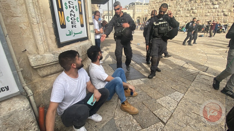 الالاف يشيعون جثمان الشهيدة شيرين أبو عاقلة 