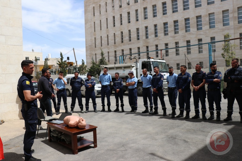 طاقم إطفائية بلدية قونيا التركية يعقد تدريبا مكثفا لإطفائيي بلدية الخليل