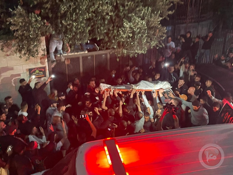 مثلما فعلوا بجنازة شيرين... الاحتلال يعتدي على جنازة وليد الشريف(فيديو)