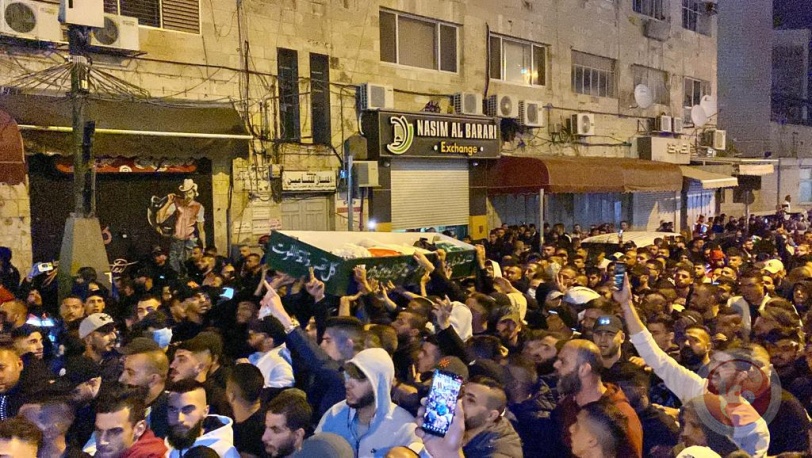 مثلما فعلوا بجنازة شيرين... الاحتلال يعتدي على جنازة وليد الشريف(فيديو)