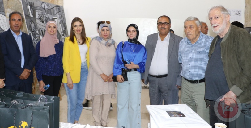 "التربية" تنظم معرضا فنيا بعنوان: مقاربات لونية"
