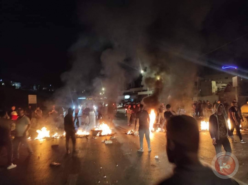 شبان يغلقون مفرق " قبر حلوة" في بيت لحم