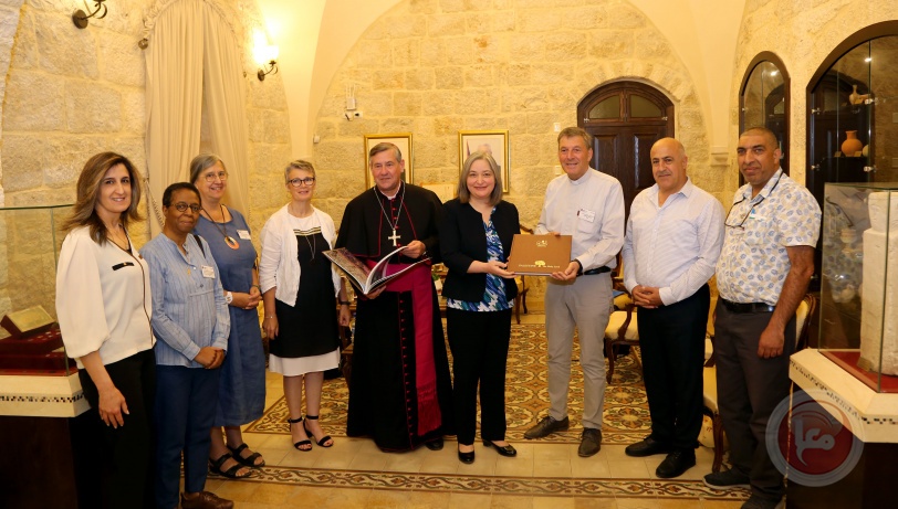 معايعة تطلع وفدا فرنسيا على الأوضاع السياحية في فلسطين