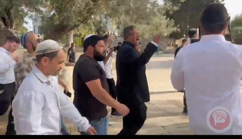 اخراج المعتكفين والمصلين- المتطرف بن غفير يقتحم الاقصى