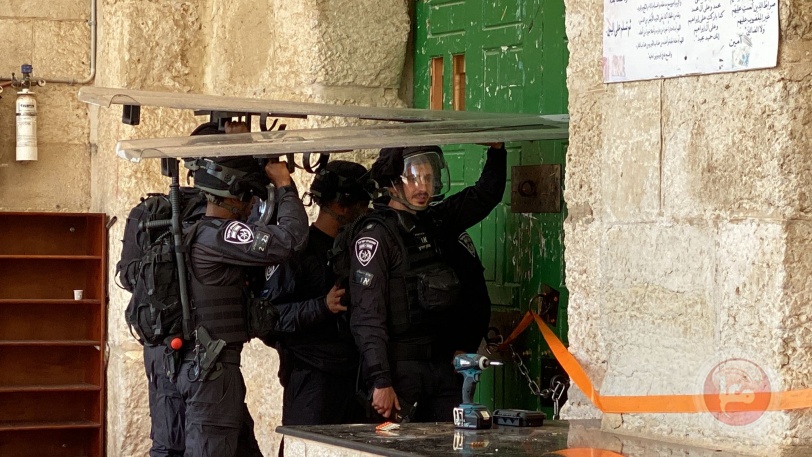 اخراج المعتكفين والمصلين- المتطرف بن غفير يقتحم الاقصى