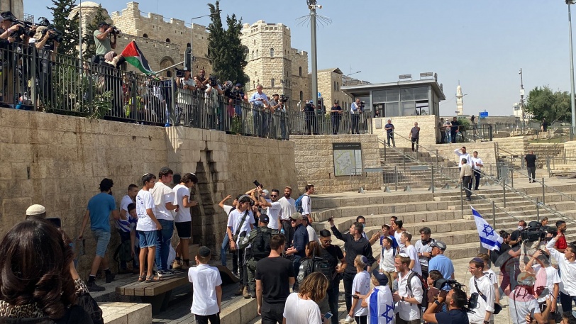 مسيرة أعلام فلسطينية تزامنا مع مسيرة المستوطنين في القدس