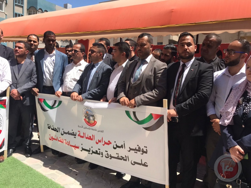 نقابة المحامين تنفذ وقفة احتجاجية ضد جريمة الاعتداء على المحامي عصام أبو وطفة 