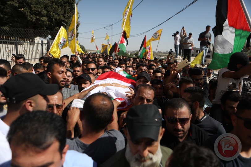 جماهير غفيرة تشييع جثمان الشهيد محمود أبو عَيْهور في حلحول