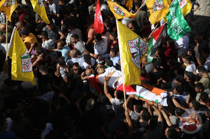 جماهير غفيرة تشييع جثمان الشهيد محمود أبو عَيْهور في حلحول