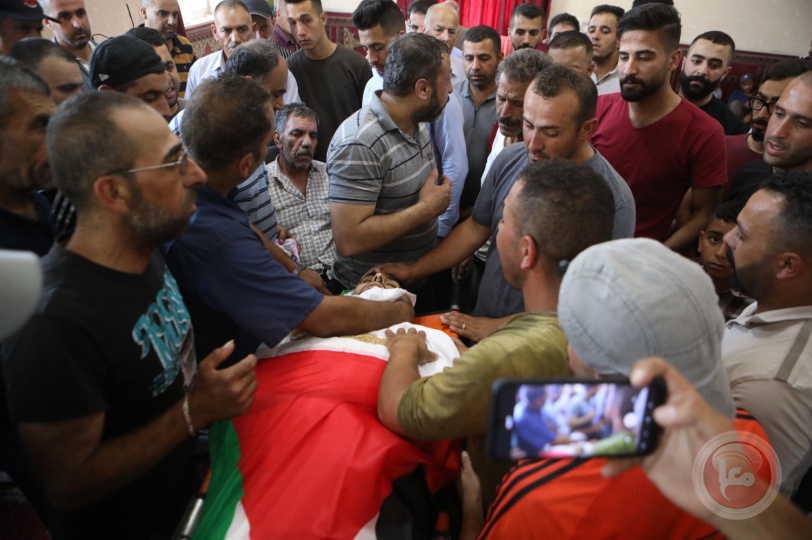 جماهير غفيرة تشييع جثمان الشهيد محمود أبو عَيْهور في حلحول