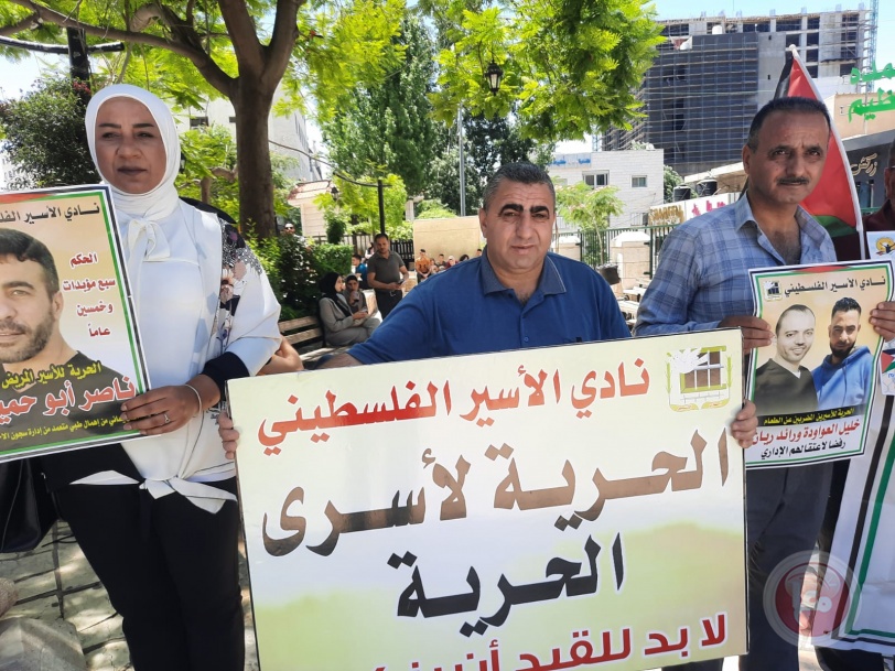 اعتصام تضامني في الخليل مع الاسيرين المضربين عن الطعام العواودة وريان