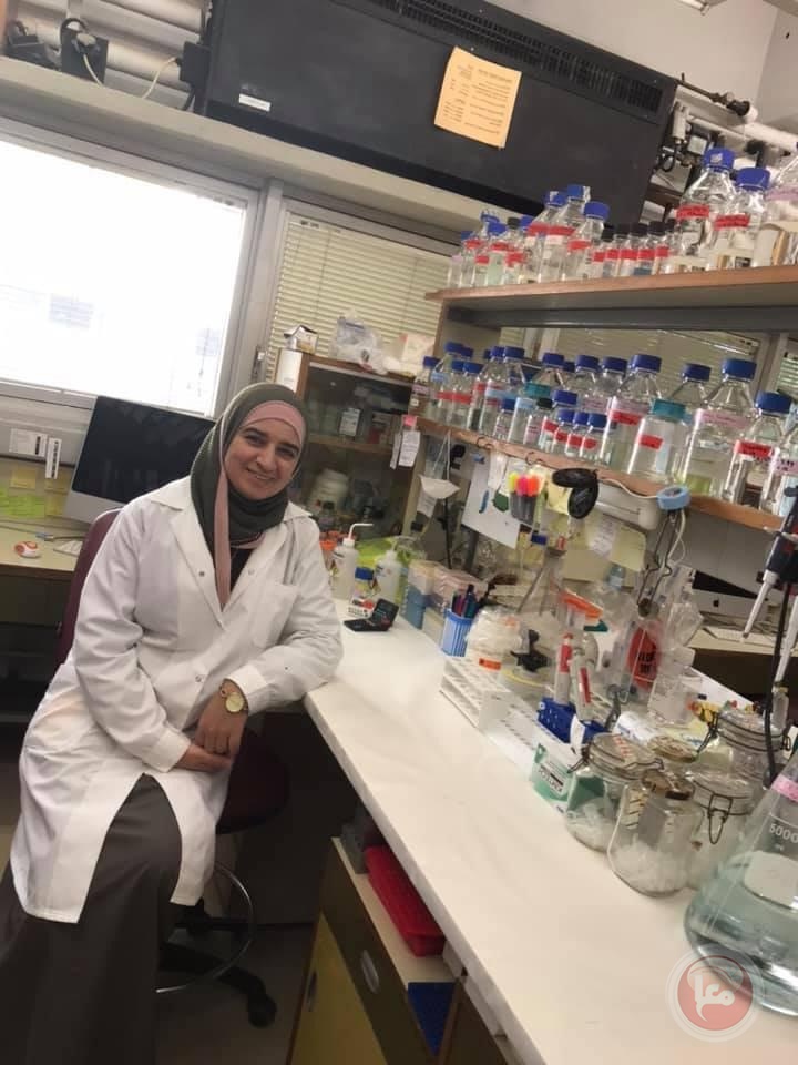 رهام أول طبيبة مخبرية مقدسية تناقش رسالة الدكتوراة في علم الجينات بالجامعة العبرية 