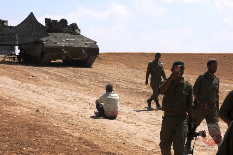 صور- مواطنون يواجهون طائرات الاحتلال برفع العلم الفلسطيني