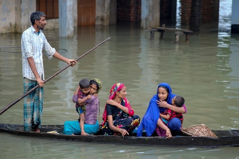 فلسطين تقدم مساعدات إغاثية عاجلة للمتضررين من فيضانات بنغلاديش