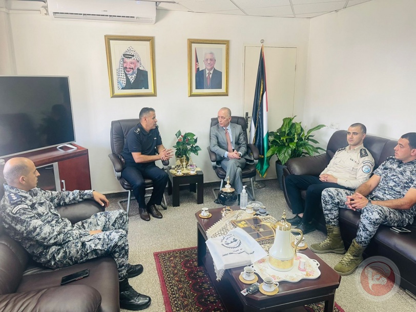 الضابطة الجمركية تكرم القائم بأعمال رئيس سلطة الاراضي الفلسطينية 