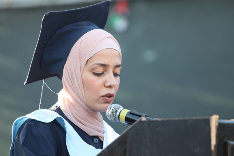 جامعة خضوري تحتفل بتخريج طلبة فرعها في العروب تحت رعاية وزير التعليم العالي
