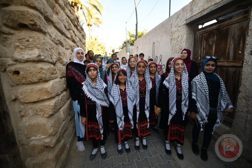 الثقافة والفكر الحر تنظم مسيرة تجوب خانيونس في يوم الزيّ الفلسطيني 