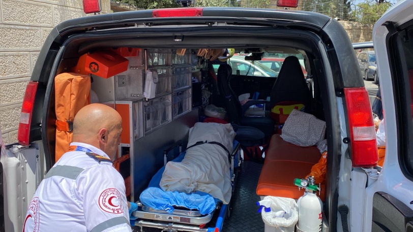 مقدسيون يؤدون صلاة الجنازة على الشهيدة الطفلة ليان