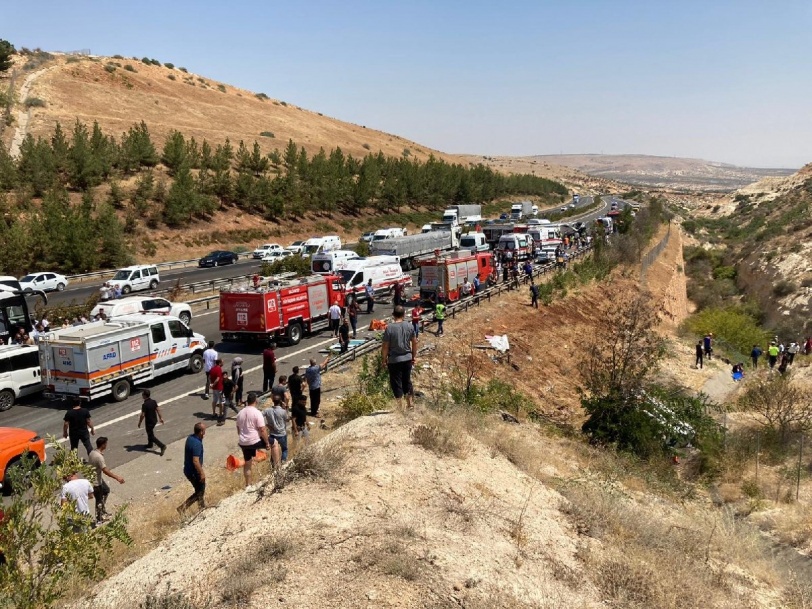 مصرع 16 شخصا في حادث مروري مروع جنوبي تركيا (شاهد)