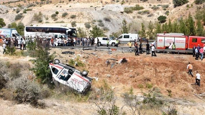 مصرع 16 شخصا في حادث مروري مروع جنوبي تركيا (شاهد)