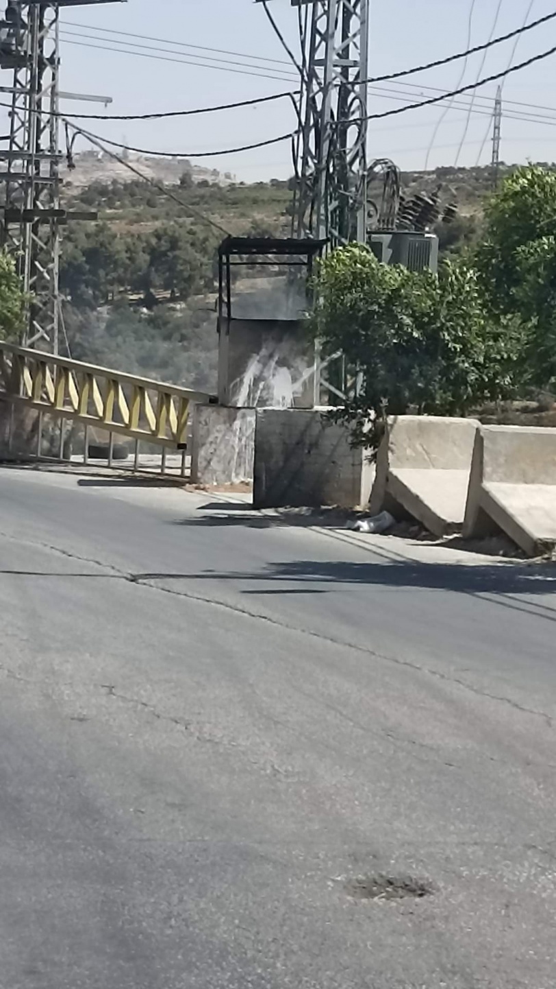 احراق جزئي لنقطة مراقبة عسكرية في بيت أمر