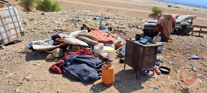 الاحتلال يهدم خيما سكنية وحظائر أغنام في الواد الأحمر