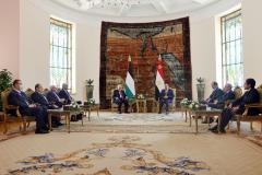 تفاصيل لقاء الرئيس عباس مع نظيره المصري