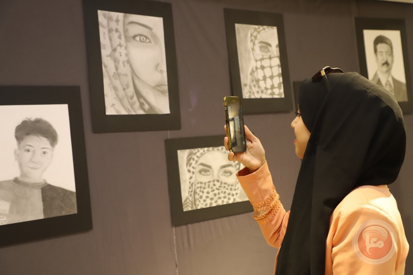  فنانون صغار يبدعون بتجسيد الشخصيات بفن "البورتريه"