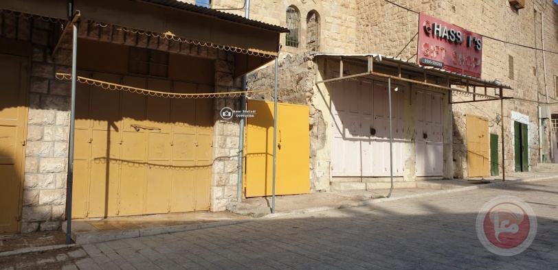 مستوطنون يضعون بوابة حديدية على مدخل "حوش الشريف" تمهيدا للاستيلاء عليه في الخليل