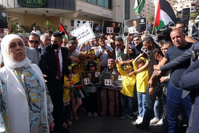 صور- استقبال شعبي للرئيس لدى عودته أرض الوطن