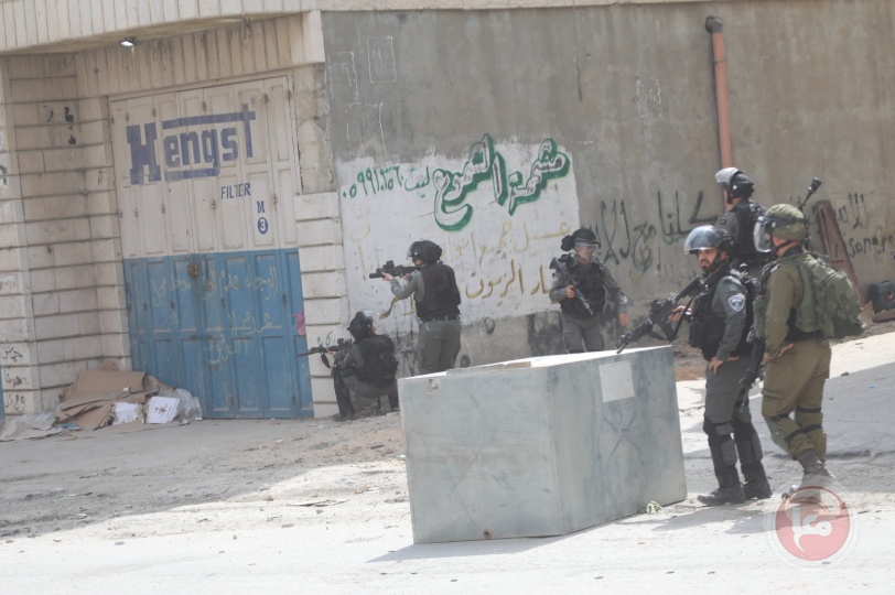 19 اصابة خلال المواجهات مع الاحتلال في مخيم العروب 